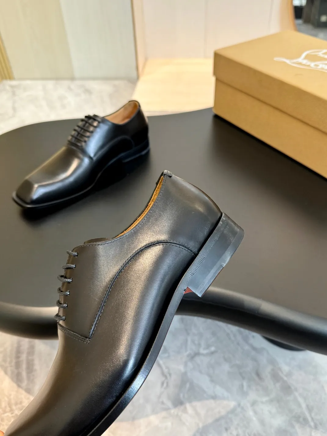 [CL red sole shoes] Top P: 1020💰 Size 39-44 (⚠️38.45.46.47 custom-made, non-returnable and non-exchangeable) 🆑High-end men's business formal leather shoes, original authentic top quality goods ••✅💯 Top original order purchasing agent! Original imported patterned cowhide ➕Imported cowhide lining ➕Cowhide feet ➕Original leather outsole~🉑️Feel free to compare the authentic ones!